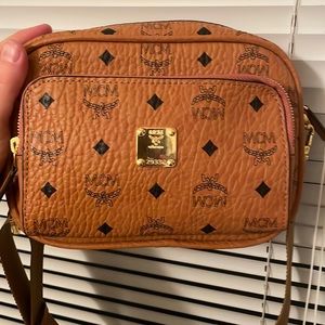 Klassik Crossbody in Visetos COGNAC